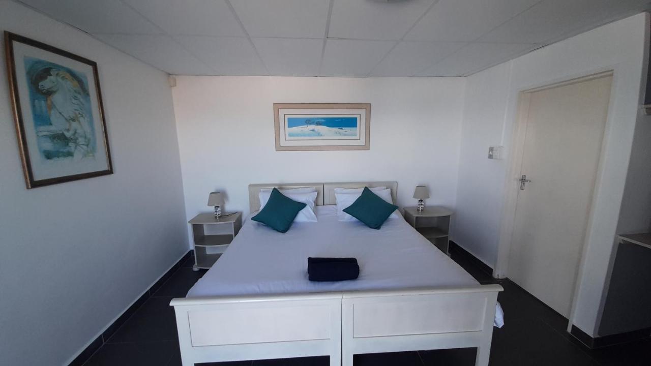 Swept Away Guesthouse - No-Loadshedding Yzerfontein Exterior foto