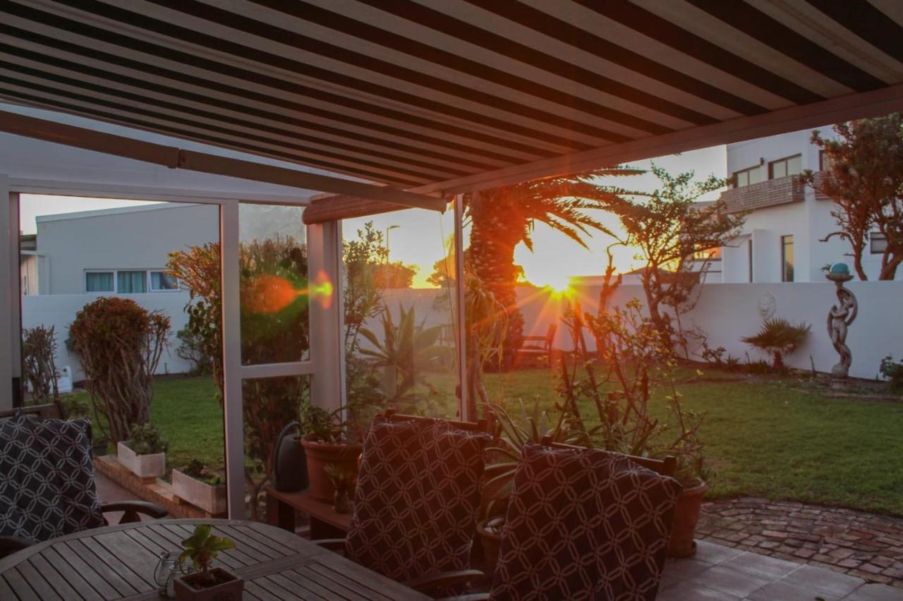 Swept Away Guesthouse - No-Loadshedding Yzerfontein Exterior foto