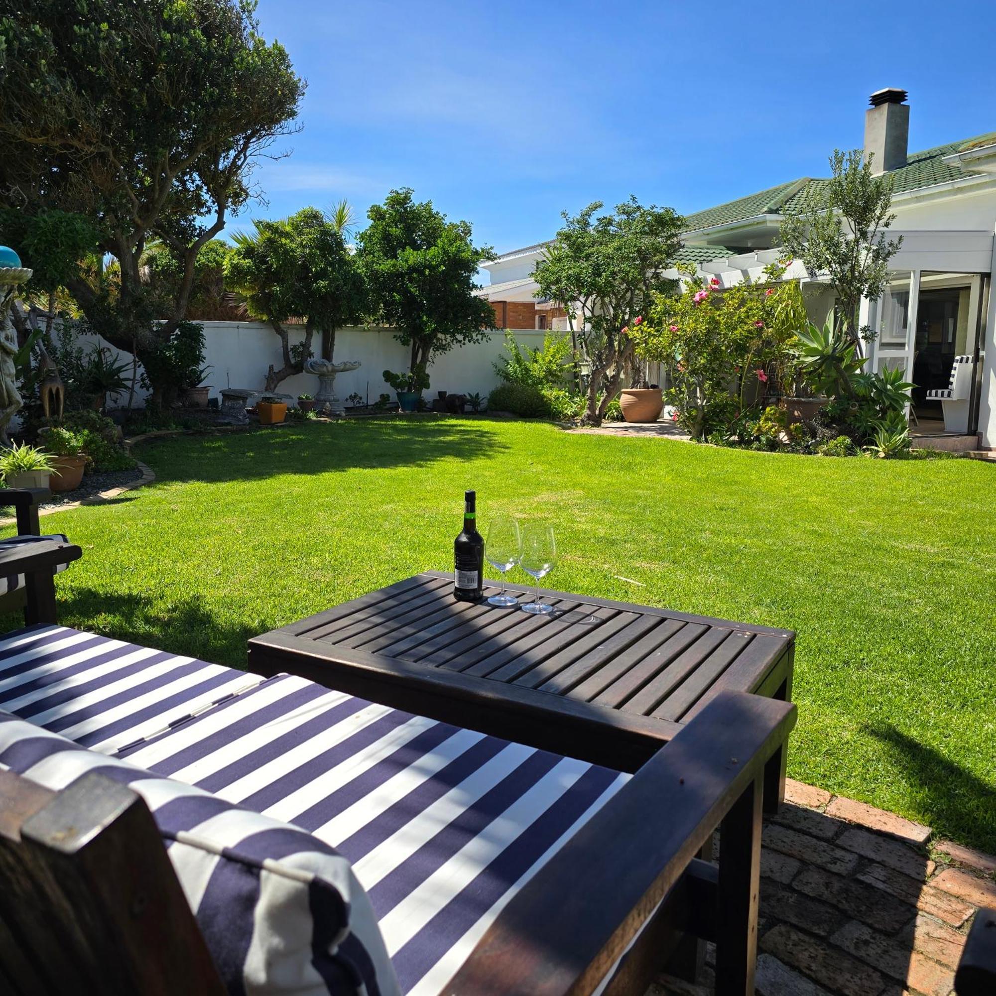 Swept Away Guesthouse - No-Loadshedding Yzerfontein Exterior foto